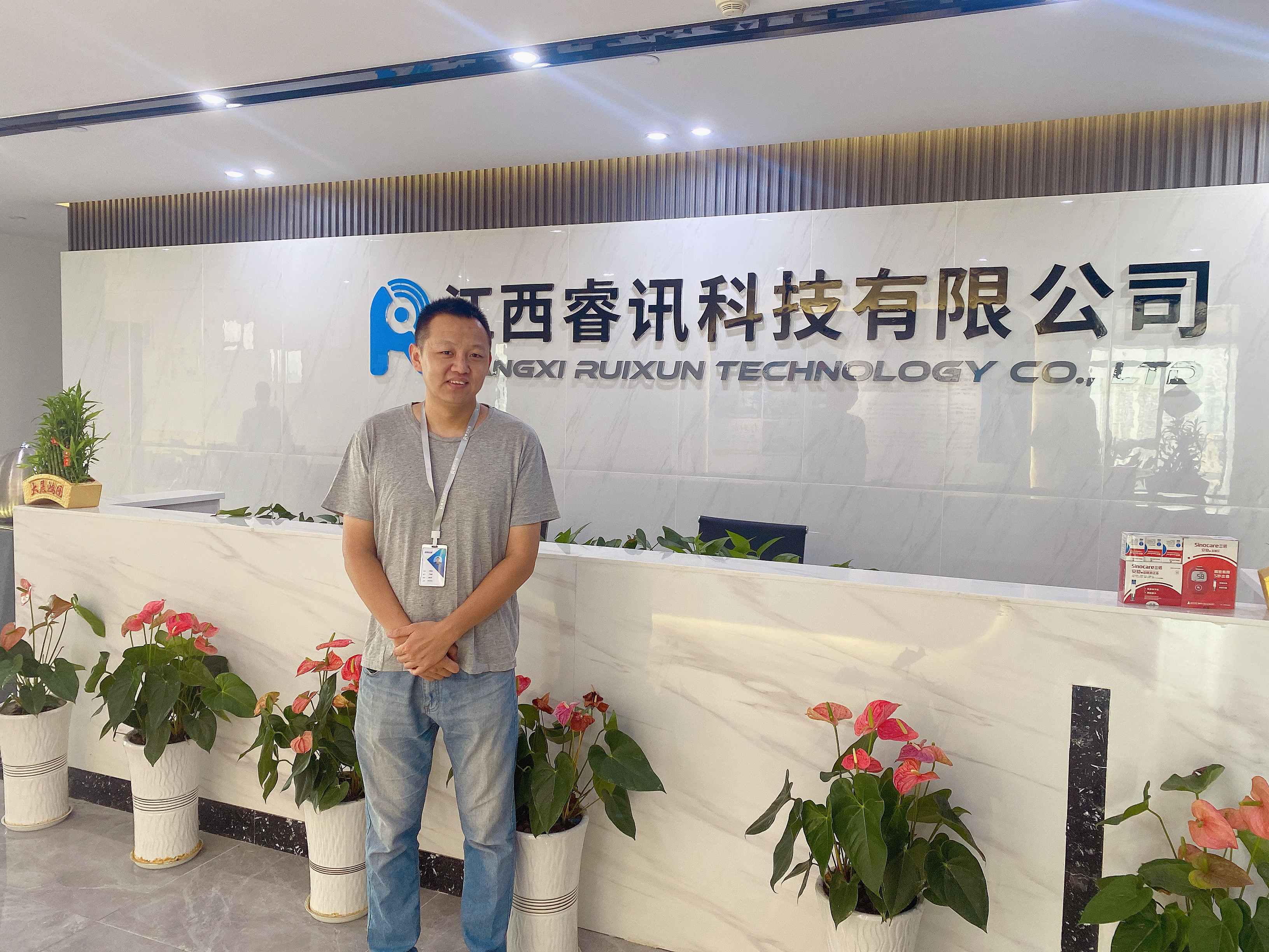 刘晓龙 (2).jpg 刘晓龙 (2).jpg